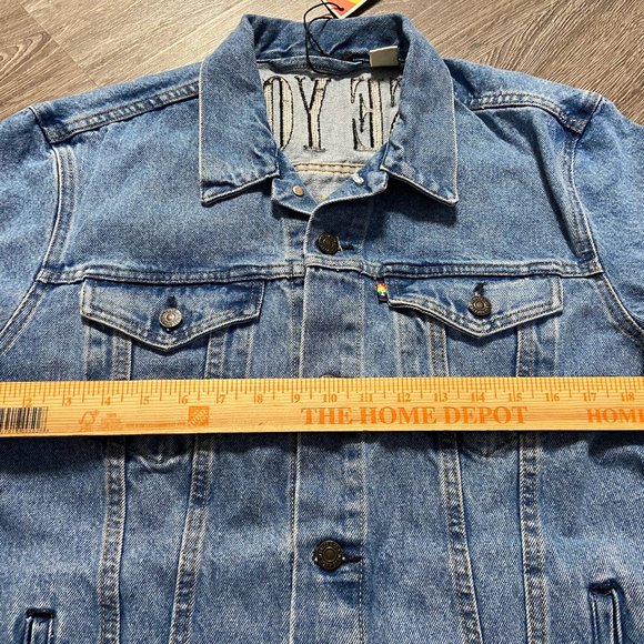 LEVIS Use Your Voice LGBTQ Rainbow Pride Denim Trucker Jacket Mens Size NEW - Picture 8 of 11